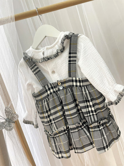 Pichi faldita cuadros tartan con detalles mostaza y blusa muselina desflecada Colección Camelia